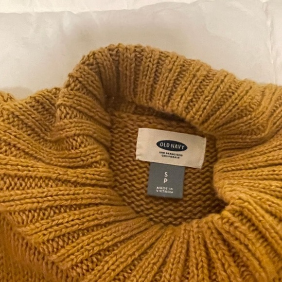 old navy sweater - Picture 2 of 2